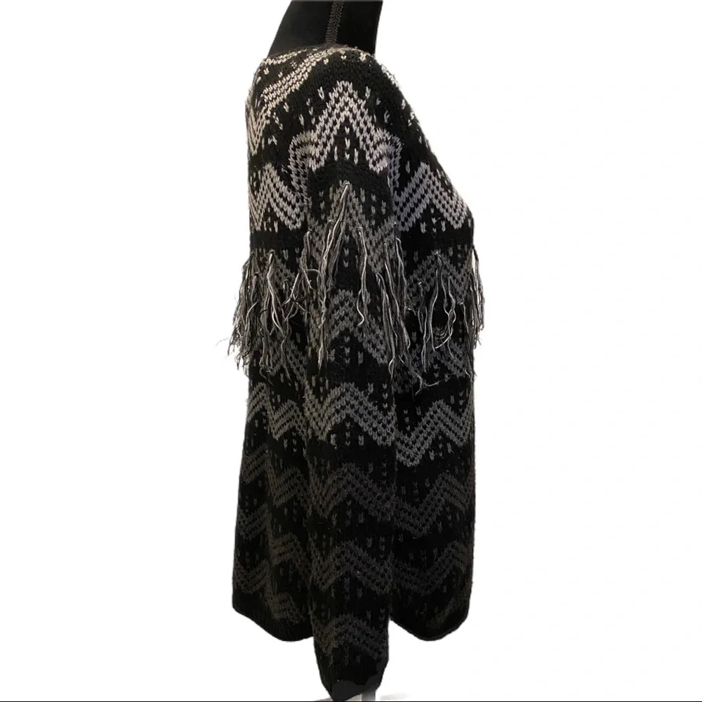 SZ M Romeo & Juliet Couture VNeck fringe tassel sweater - Picture 4 of 6